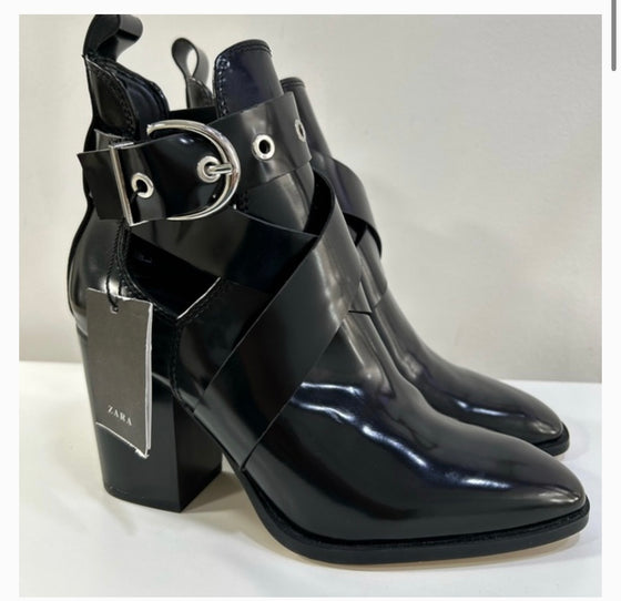 Zara black leather botín boots